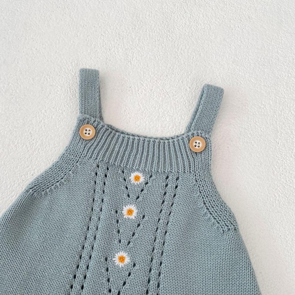 2025 Herbst/Winter Gänseblümchen-bestickte Strickjacke & Trägerkleid für Babymädchen