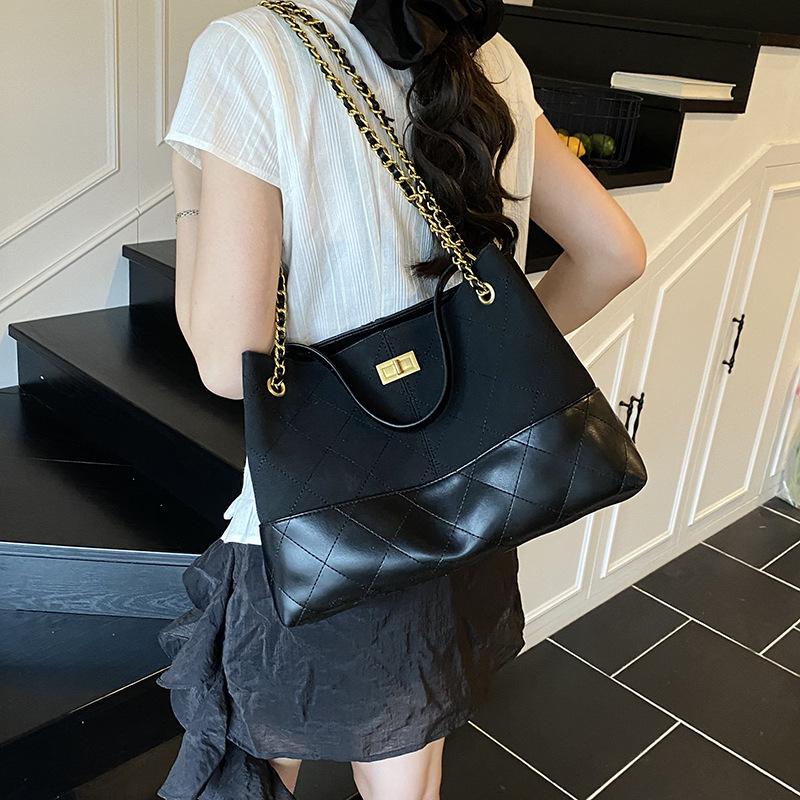 Fashion Chain Bucket Bag Women's 2025 New Commuter Rhombus Embroidered Big Bag Versatile Shoulder Messenger Bag