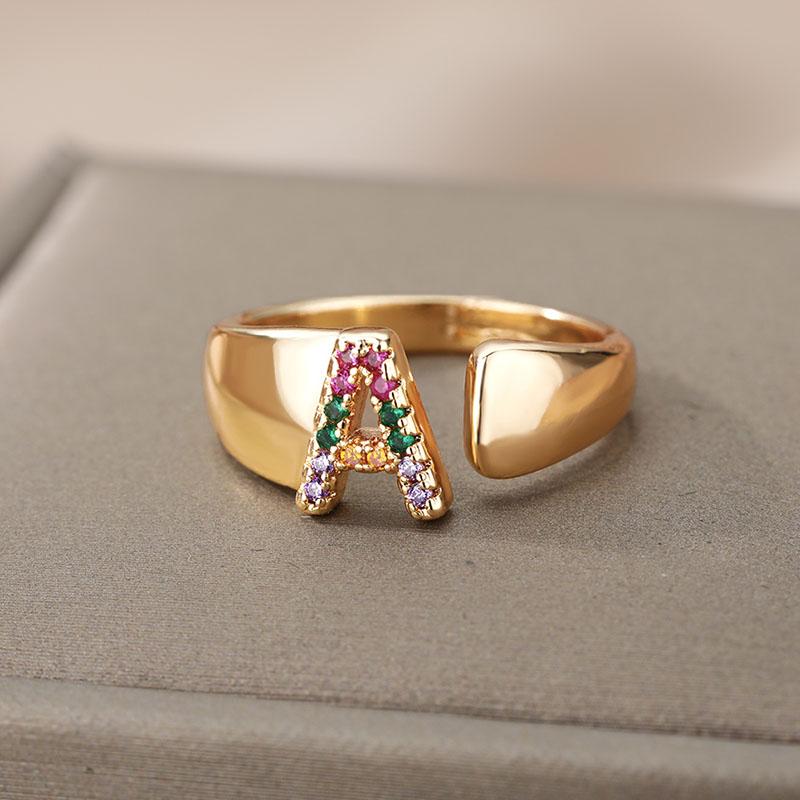 Rainbow Zircon Letter Rings For Women Mote Chunky Bred Letter AZ Rustfritt stål Ring Bryllup Boho Smykker Gave 2024