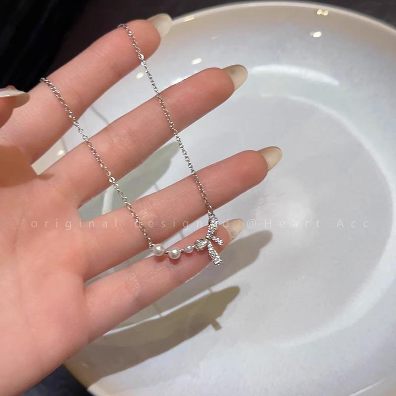 Ping An Buckle Necklace Female Tide Design Butterfly Clavicle Chain Versatile Neck Chain Design