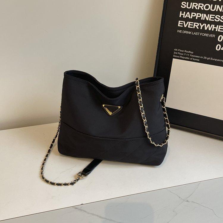 

Весна и лето нейлон мода поток личность встряхнуть быстро реальный выстрел практичный одно плечо косой пролет женская сумка чёрный