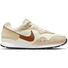 Nike Pantofi sport de damă Venture Runner Wide Lapte de cocos Crem Portocaliu robust Susam DM8454-105