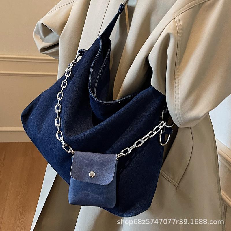 2025 New Simple Underarm Bag Large Capacity Casual Versatile Fashion Headphone Bag Commuter Shoulder Tote Bag