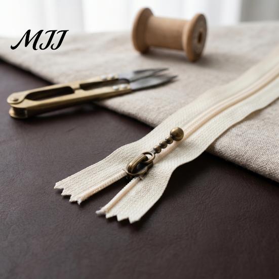 Decorative Zipper 100Pcs Nylon Coil Non Separating Zipper, Closed-End with Waterdrop Short Tape Pull, Replacement for Sewing Purses Handbags Supplies