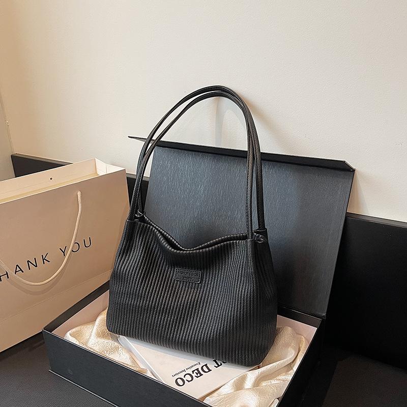 Premium Sense Bag Women's 2024 New Autumn and Winter Fashion Texture Shoulder Underarm Bag Popular Versatile Commuter Tote Bag