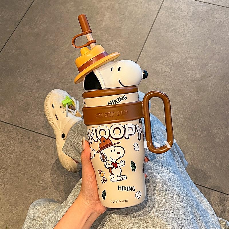 

Snoopy New Doll Insulation Cup Creative Ice Bar Cup Portable Handy Sports Outdoor Water Cup Cup для чоловіків і жінок Студентська чашка 800ml