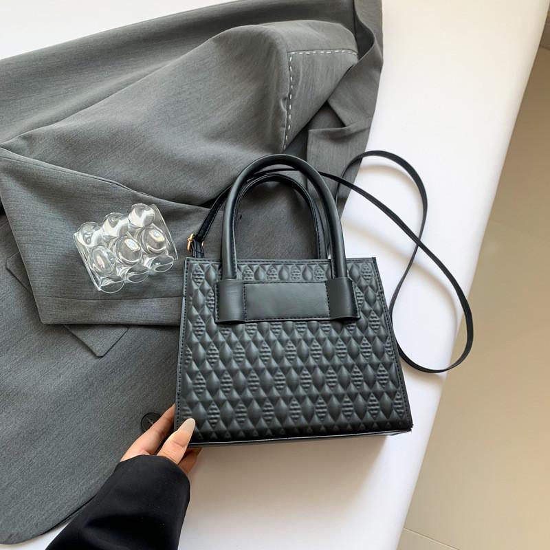 Шикарная модная простая сумочка в корейском стиле для осени, отличающаяся ретро-дизайном и универсальными цветами