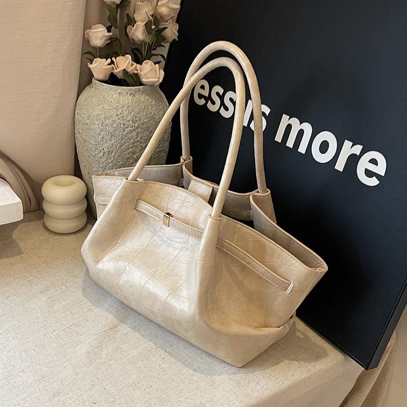 

Large-capacity bag women s summer versatile new niche shoulder underarm bag pleated commuter tote bag абрикосовый