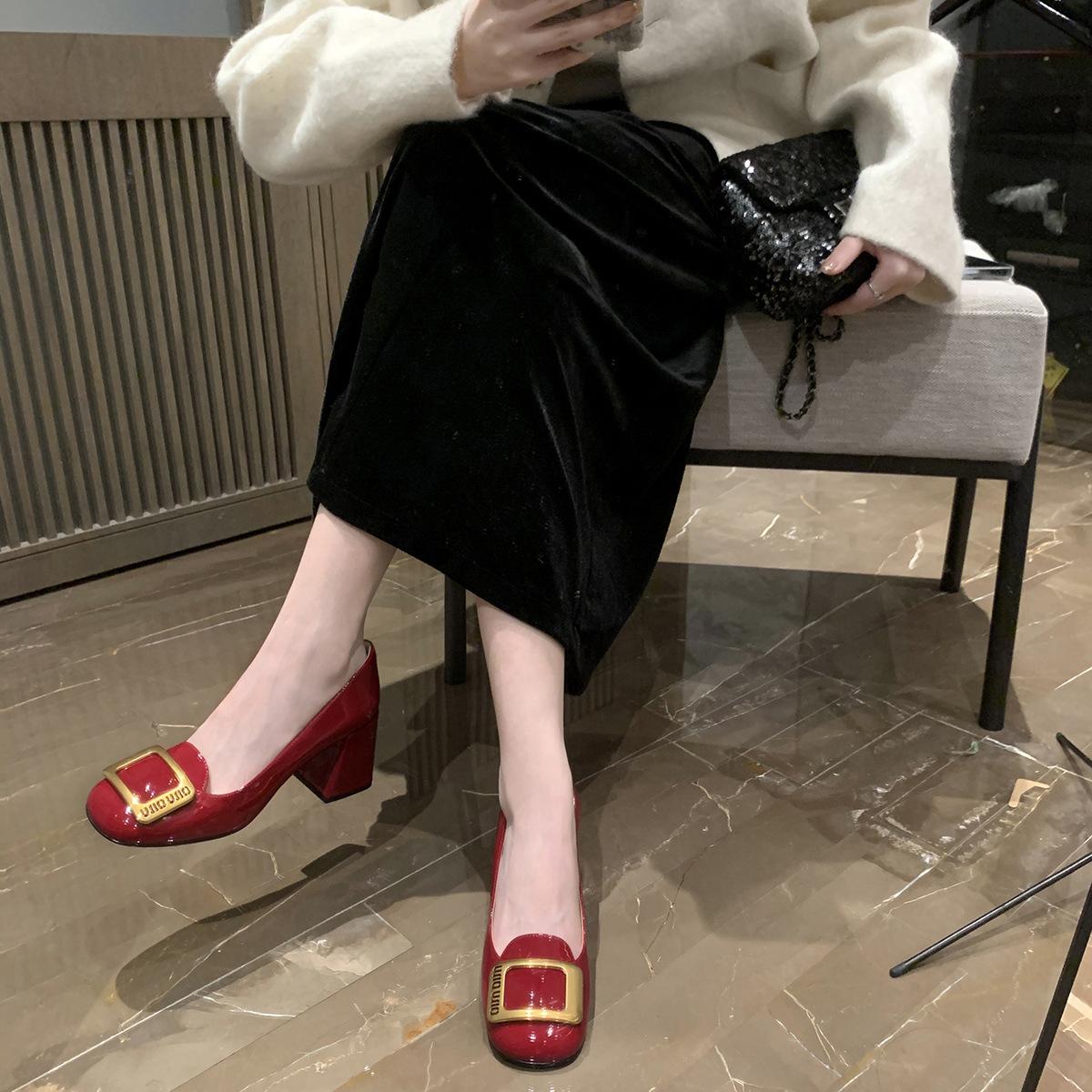 

Spot second hair! Grape mother same shoes French commuter round head patent leather square buckle light mouth thick heel high heel single shoes women 40