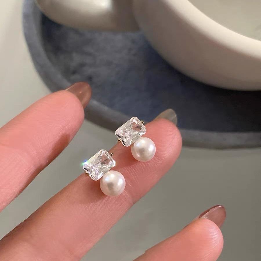 Retro Elegant Zircon Pearl Stud Earrings for Women - Timeless, Simple and Versatile Design