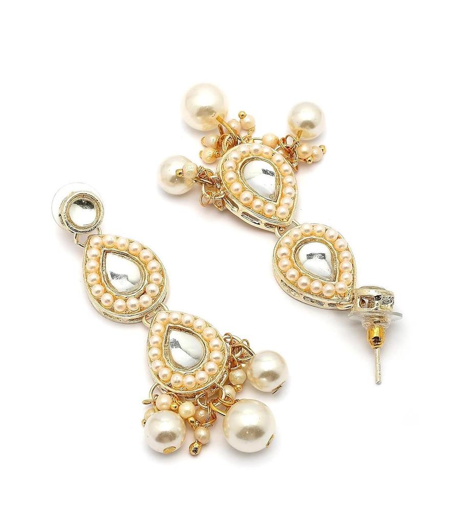 Women Good Looking Stylish Kundan & Pearls Studded White Choker Necklace with Drop Earring Maangtikka Jewellery Set