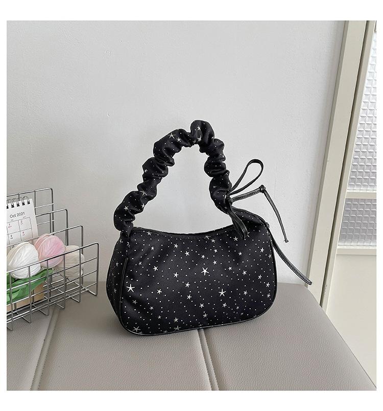 Underarm Pleated Single-shoulder Commuter Bag with A Sophisticated and Versatile Style