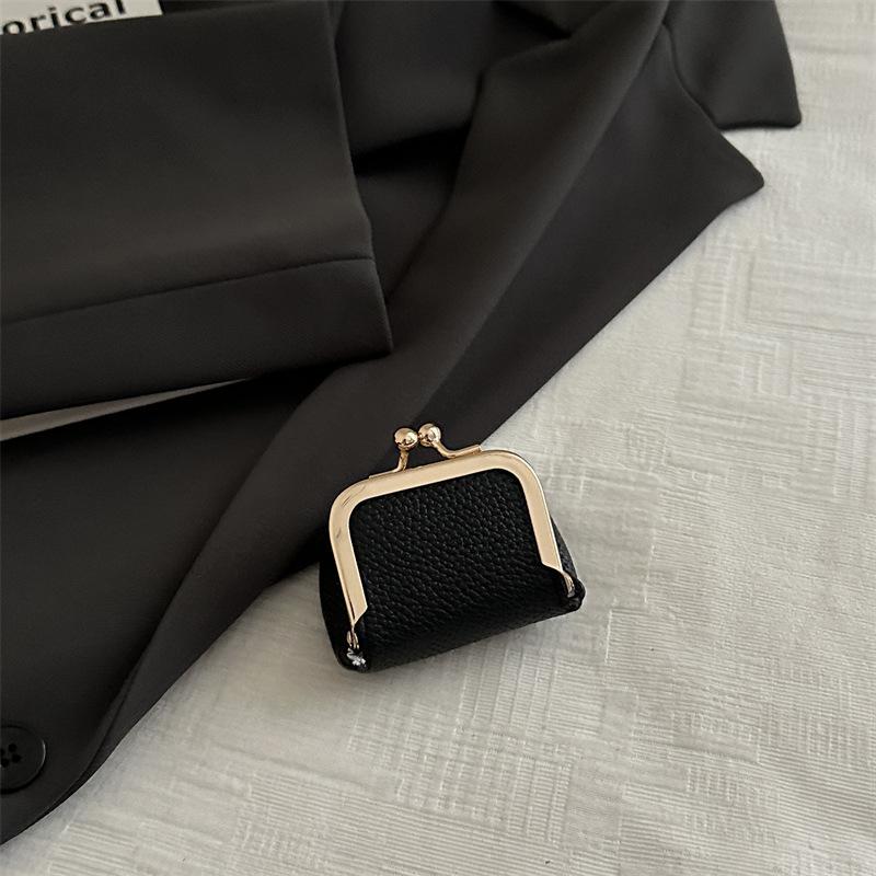 

Autumn new mouth gold bag mini small fresh change bag temperament is now popular small square bag women s bag