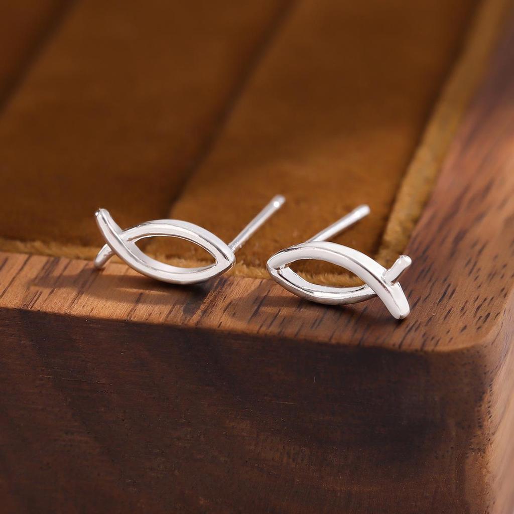 Minimalist Geometric Fish Cutout Animal Stud Earrings for Women