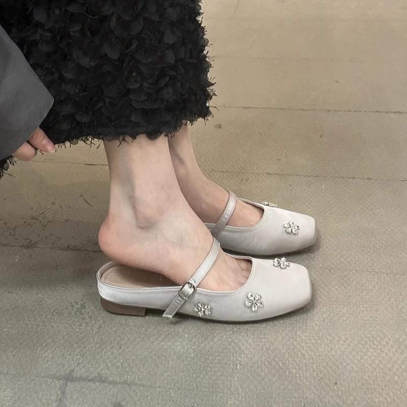 

Fashion A Woman Wearing The 2025 New Half-top Mary Jane Single Shoes with A Rhinoceros Flower Cap for Summer Outerwear 40 серебряный