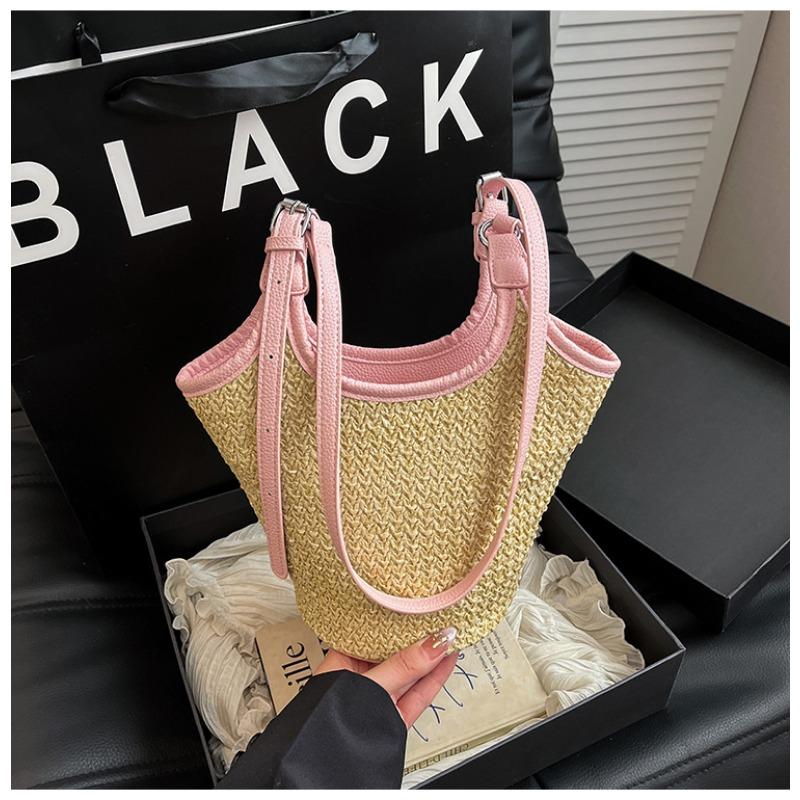 

Trendy casual versatile large-capacity bag women s new beach vacation casual woven armpit tote bag рожевий