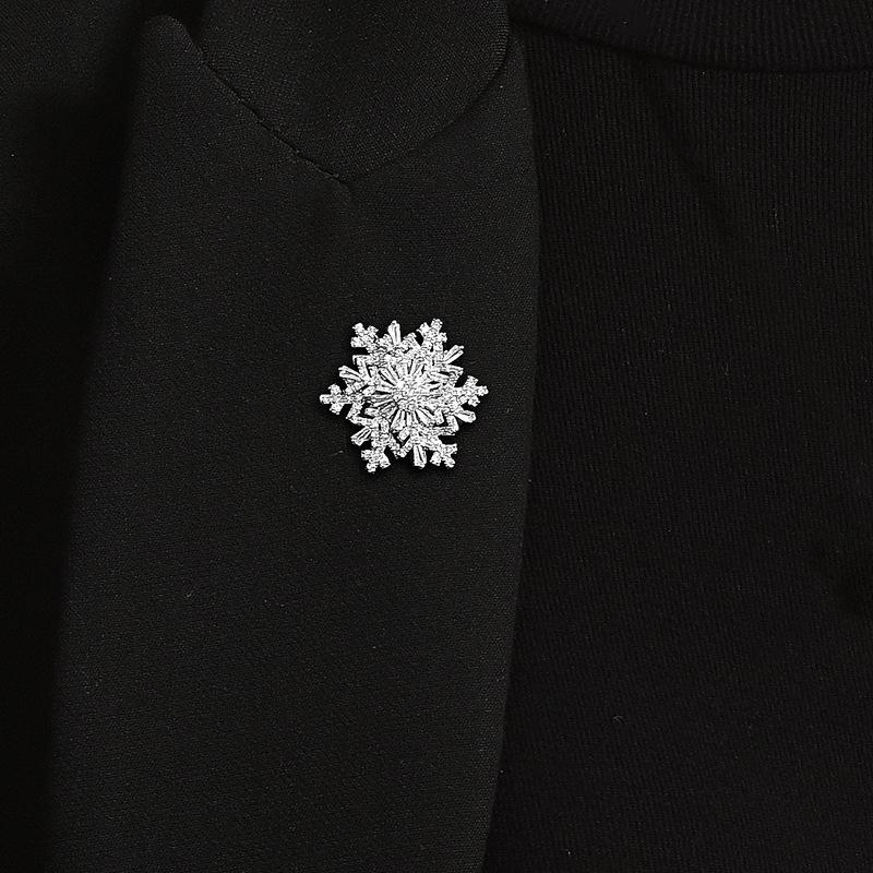 Mode-Anhänger Drehbarer Spinner Kristall Strasssteine Schneeflocke Brosche Pins für Damen Hochzeits Schmuck Broschen Zubehör