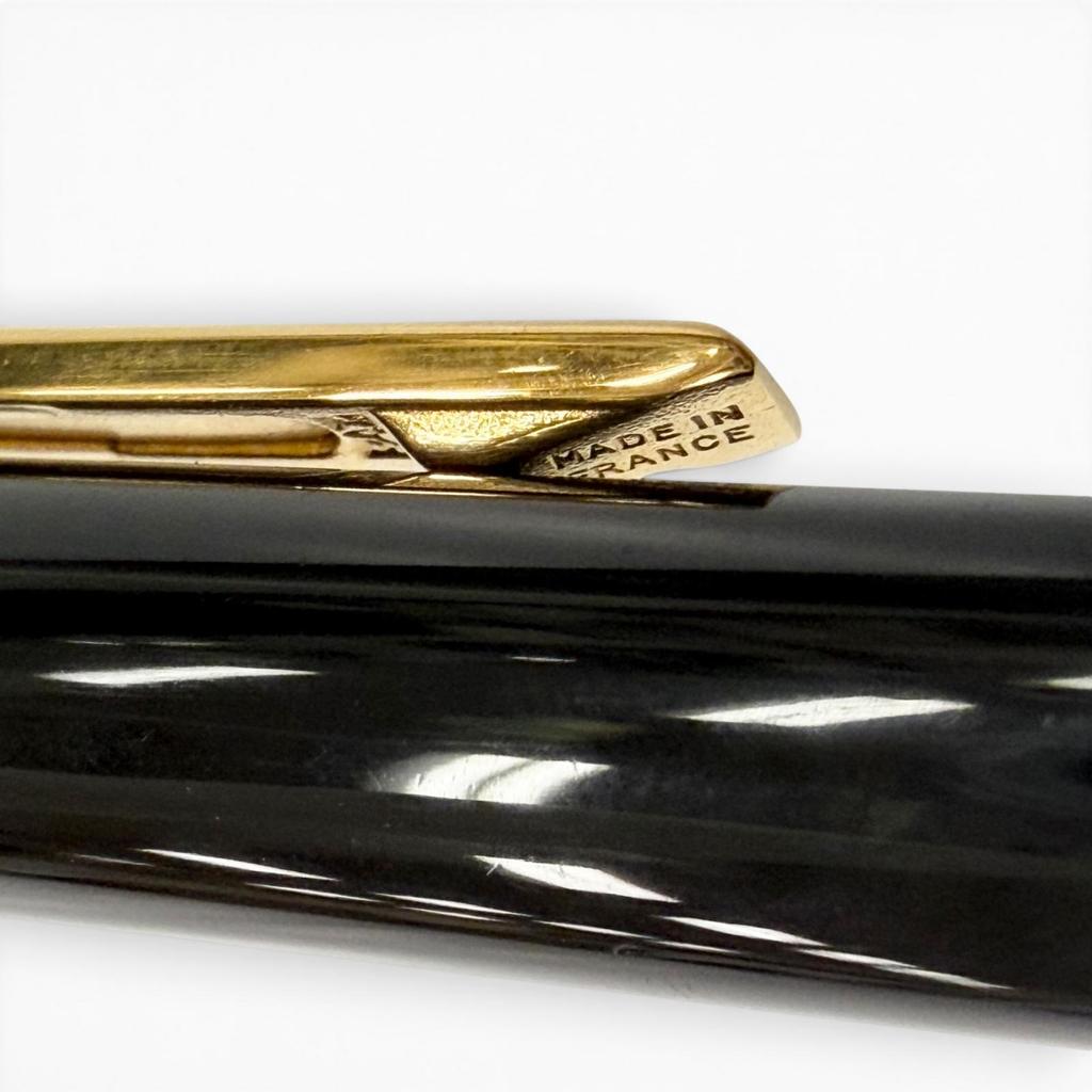Great Cartier Ballpoint pen Trinity Twist type black mens Used