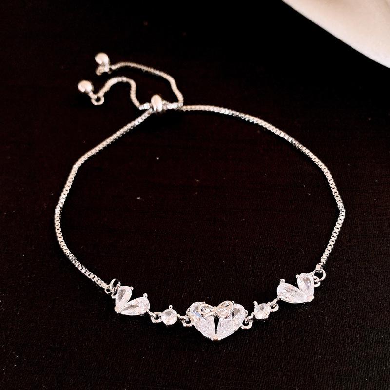 Gold-Plated Zircon Heart Bracelet: Exquisite, Versatile High-End Fashion Jewelry.
