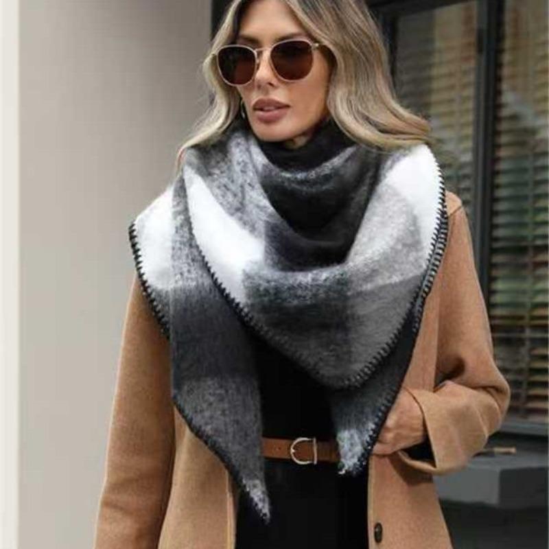 Ins Stilvoller Karierter Farbiger Dreiecksschal Damen Nordischer Stil Schick Damen Warm Mohair Quasten Schal Nacken Dreieck Winter Weiblich