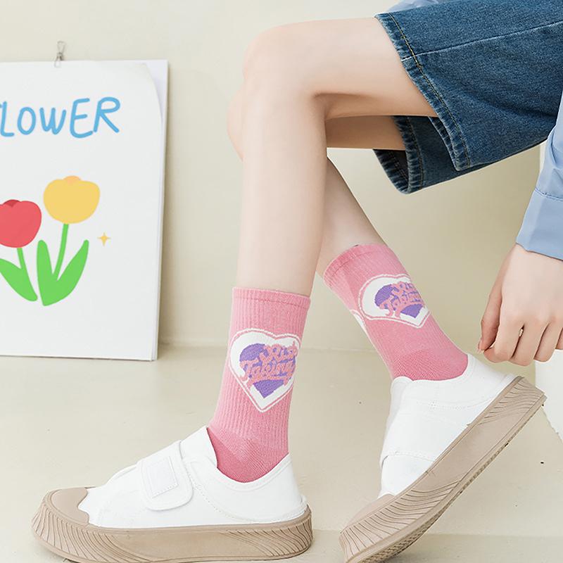 Cute Female Spring and Autumn American retro personality mid-tube socks art college wind sports socks cotton socks