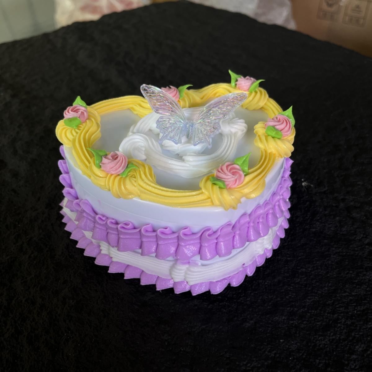 

imulated cake shaped jewelry box with cream piping, perfect for Valentine s Day and anniversaries, practical and healing