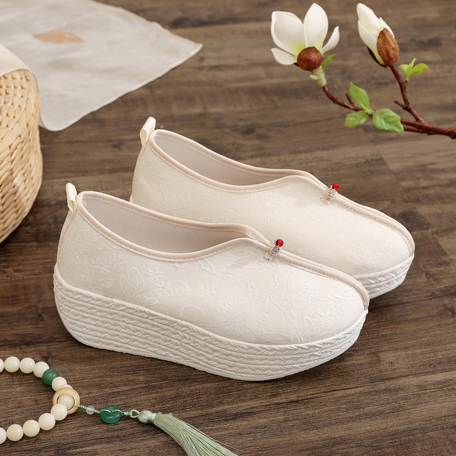 

Женская обувь Hanfu Tianlian 2025: Однотонный темный цветочный принт, мягкая подошва, дышащие, национальный стиль, древний дизайн для медитации для студентов. Size 36