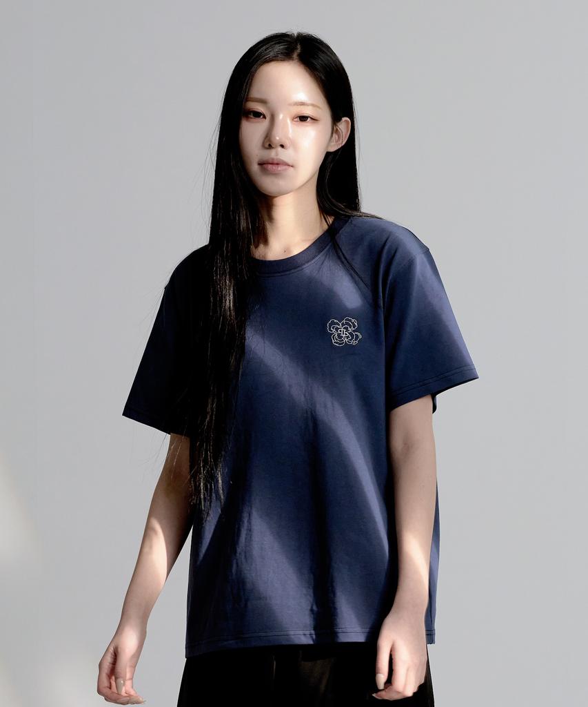 Peneoteoseu Rhythm Dark Navy T-Shirts : A Pulse Submerged Beneath Deep Water
