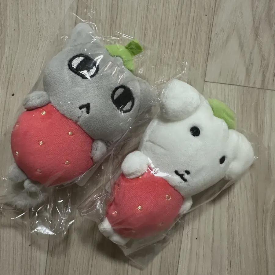 

Unopened Ganadi Batch Strawberry Ganadi Gonani Keyring