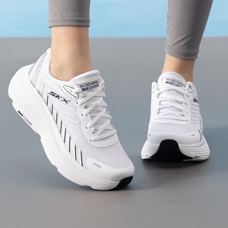 Женские беговые кроссовки Skechers GO 7/24 6.5 белый