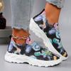Módní vícebarevné tenisky s květinovým potiskem Dámské módní síťované sportovní boty s kamínky Silná platforma Ležérní a pohodlná dámská obuv
