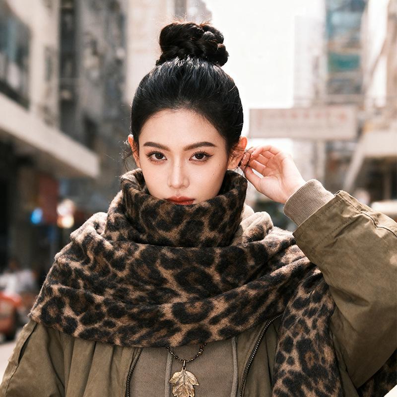 Retro leopard print fringed scarf women's new autumn and winter fashion matching atmosphere warm and cold neck scarf shawl