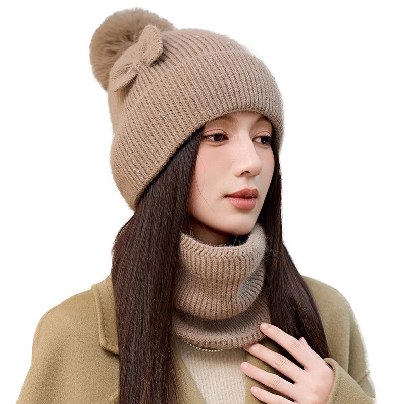 Вязаная шапка из кроличьей шерсти — фото 7