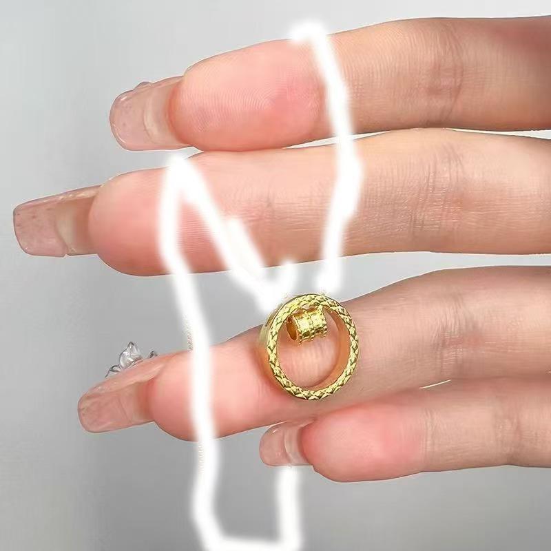 Elegant Women's Circle Pendant Necklace - Light Luxury Clavicle Chain