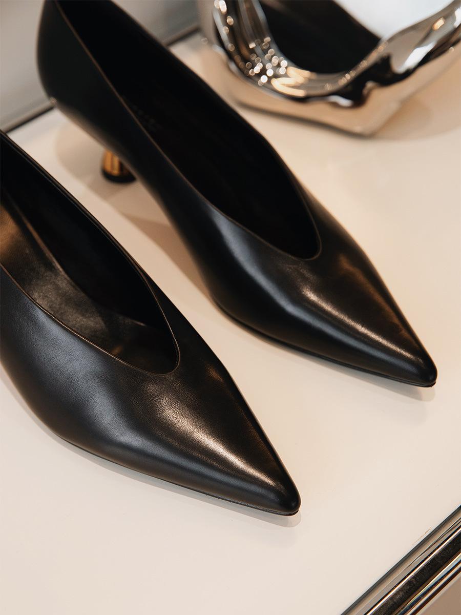 

2024 г., новые модели ранней весны, туфли с острым носком и глубоким V-образным каблуком, женские туфли из лакированной кожи на низком каблуке 34