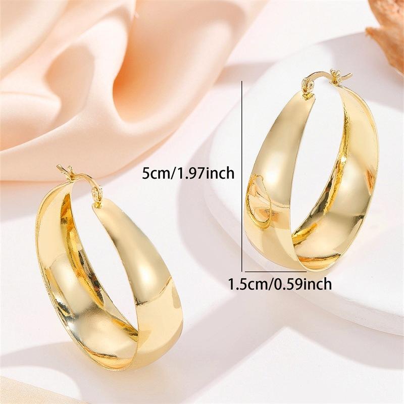 Simple and Elegant Smooth Surface C-shaped Earrings, Retro and Niche Geometric Stud Earrings