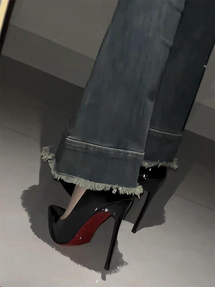 

Красная подошва высокие каблуки женские шпильки черные боковые пространства со стразами темперамент знаменитость нюд заостренный 2025 новый 35