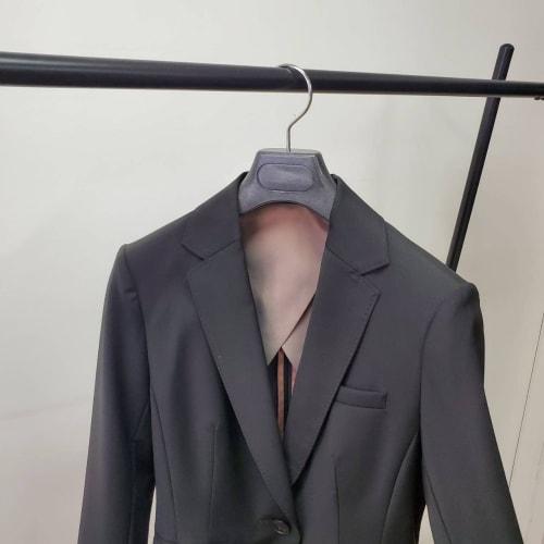 Commercial Suit Jacket Hangers, Black, Sturdy, Plastic, Anti-Slip (Set of 4, 39cm, No Bars)