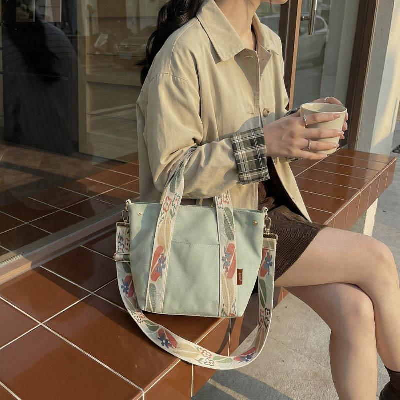 Floral Pattern Tote Bag for Women Stylish Shoulder Bag with Adjustable Strap Large Capacity Daily Use Bag
