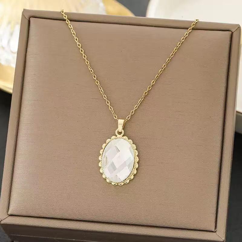 Retro INS Style Multicolor Zircon French Peach Heart Necklace with Diamonds and Titanium Stainless Steel