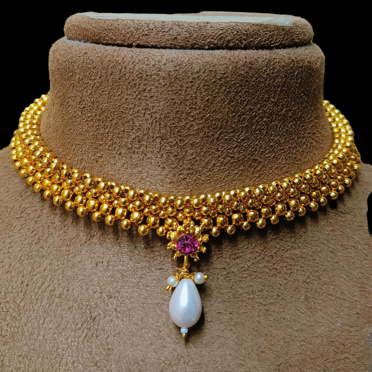 

Женское колье-чокер, украшения