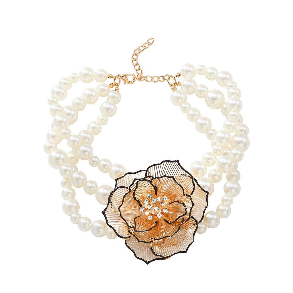 Grenzüberschreitendes Schmuckset mit Perlen und Kamelien für Damen: Halskette, Armband und Ohrringe im Retro-, trendigen und übertriebenen Stil