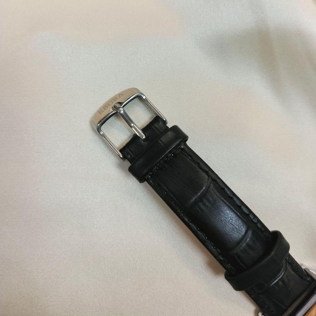 Damen-Quadrat-Quarz-Uhr mit Zwei-Zeiger-Rindslederarmband - Luxuriös, Wasserdicht und Modisch.