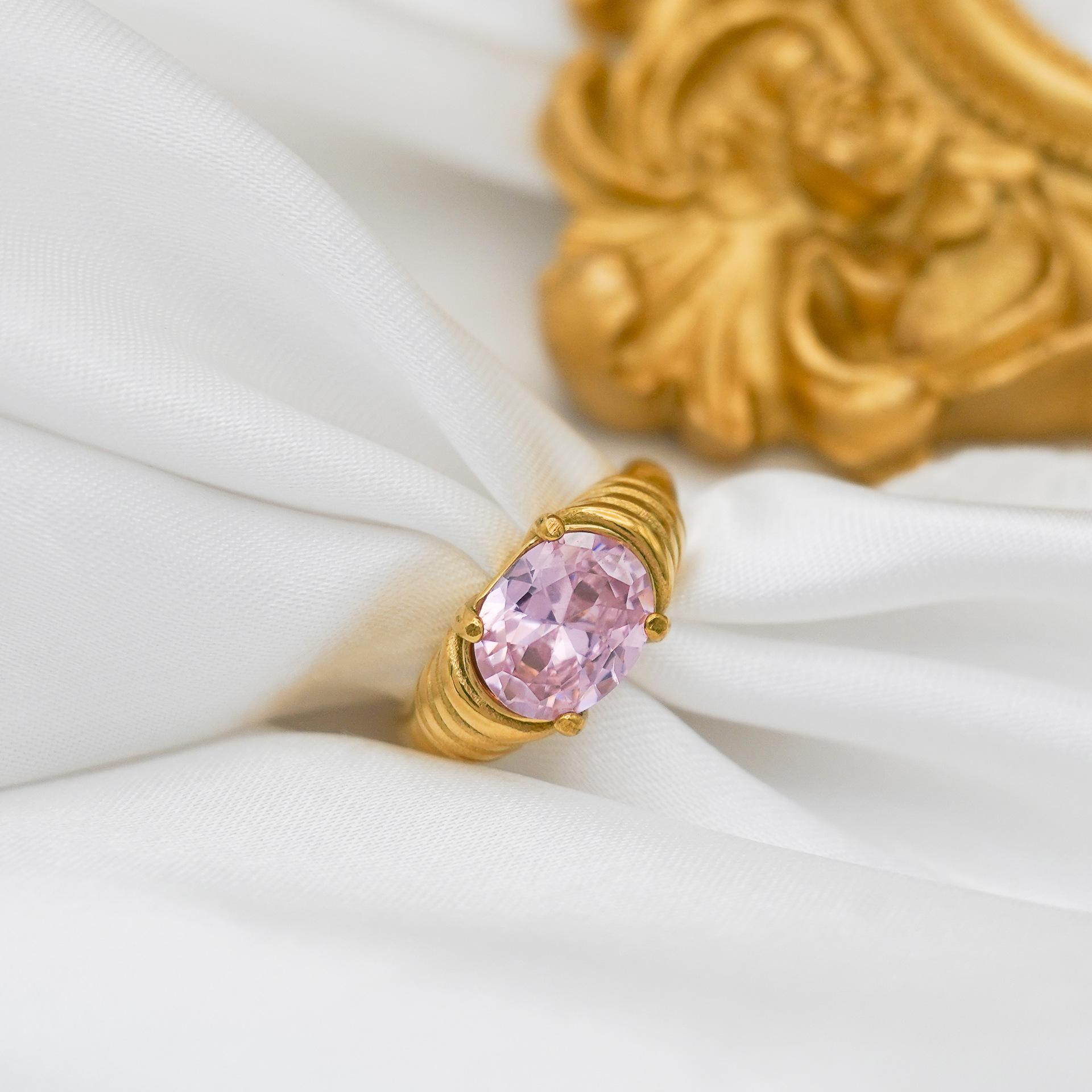 

Popular new retro gemstone ring women s light luxury spiral titanium steel plated 18K gold ring ring ring No. 9 рожевий