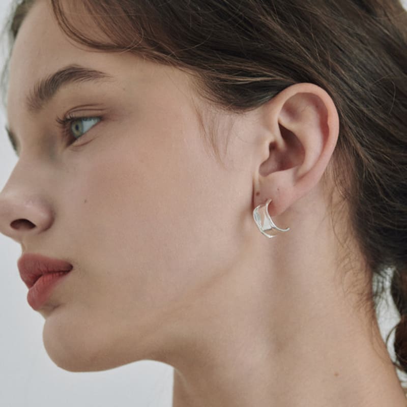 

lalasalama CURVE EARRINGS Silver