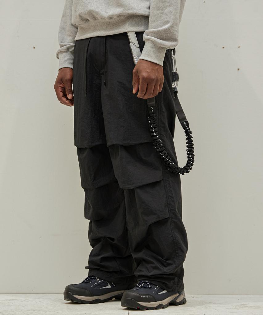 Iseuteuseobiseusyab Parachute Woven Pants - Black