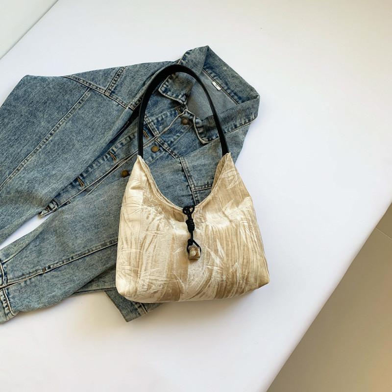 

Spacious And Fashionable Shoulder Bag For Daily Use Featuring Unique Stitching Design хакі