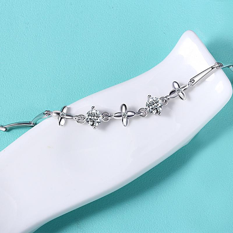 Jewelry Four-Leaf Clover Bracelet Korean Version Simple Bracelet Compact Fresh And Fashionable Girlfriend Gift