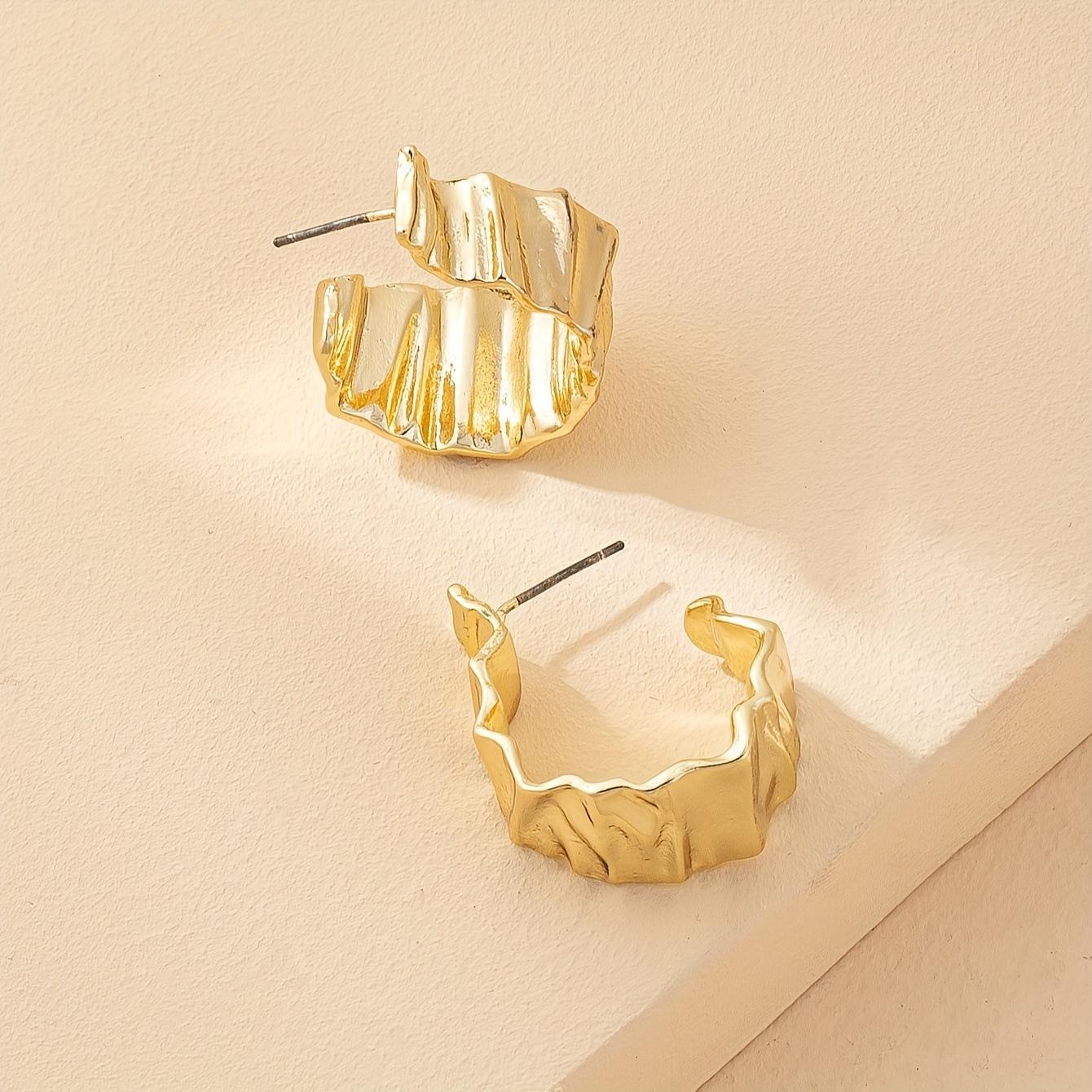 Pleated C-shaped minimalist earrings, daily commuter fashion earrings