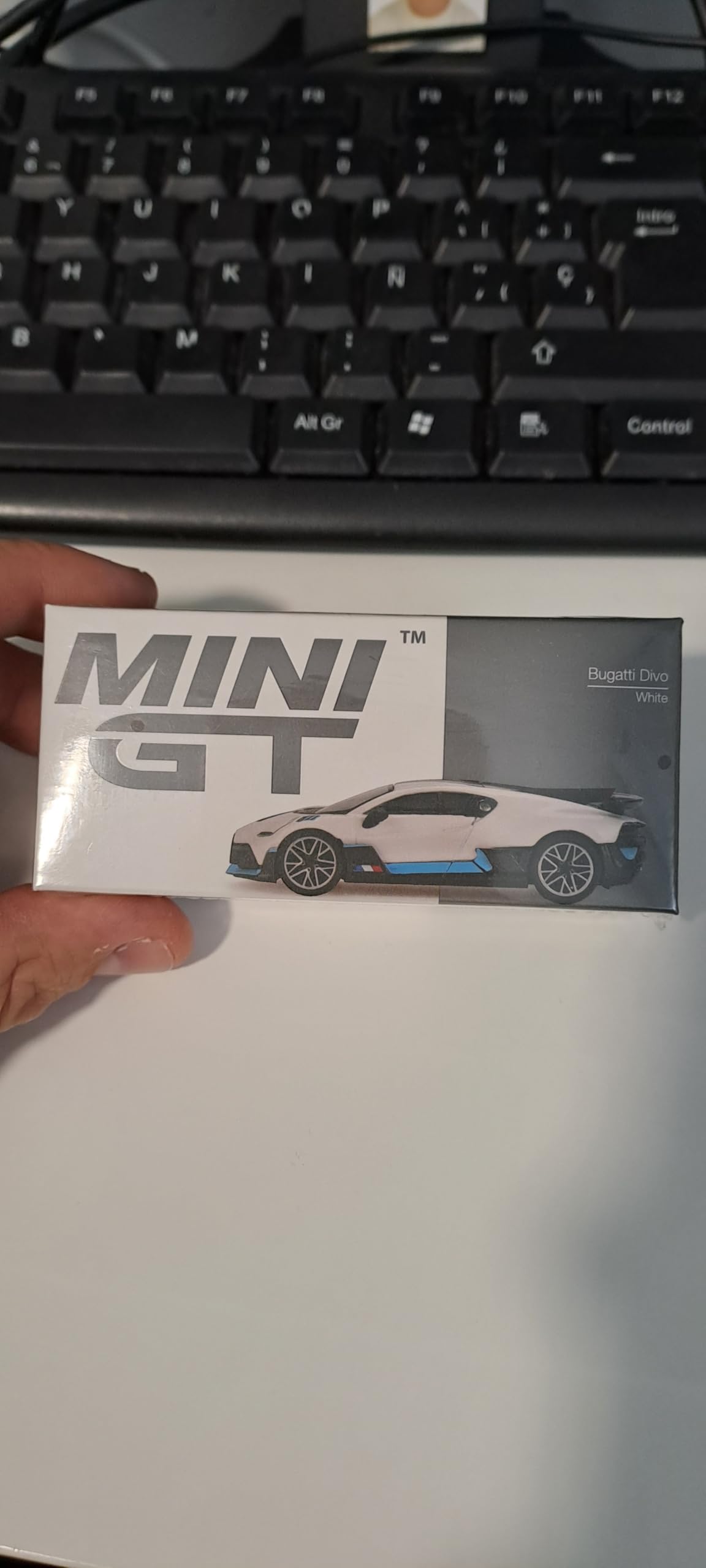 

MINI GT Bugatti Divo Белый Привод Готовая Модель 1/64 Левостороннее Управление